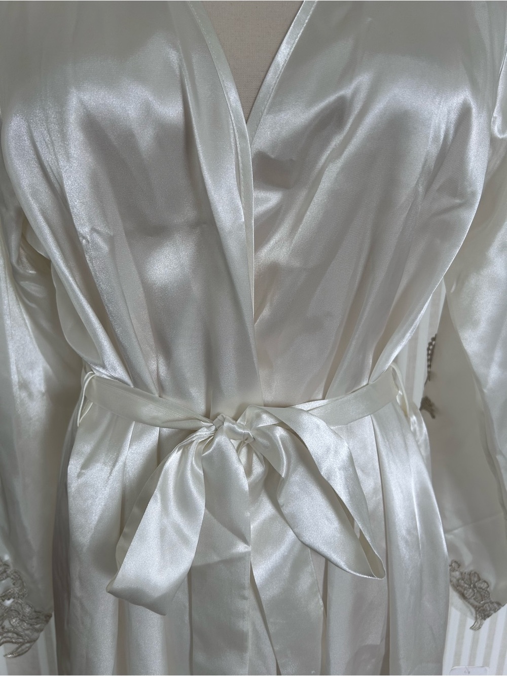 Flora Nikrooz Stella Long Robe Ivory Bridal Collection Women’s Size S/M NWT - Picture 6 of 9